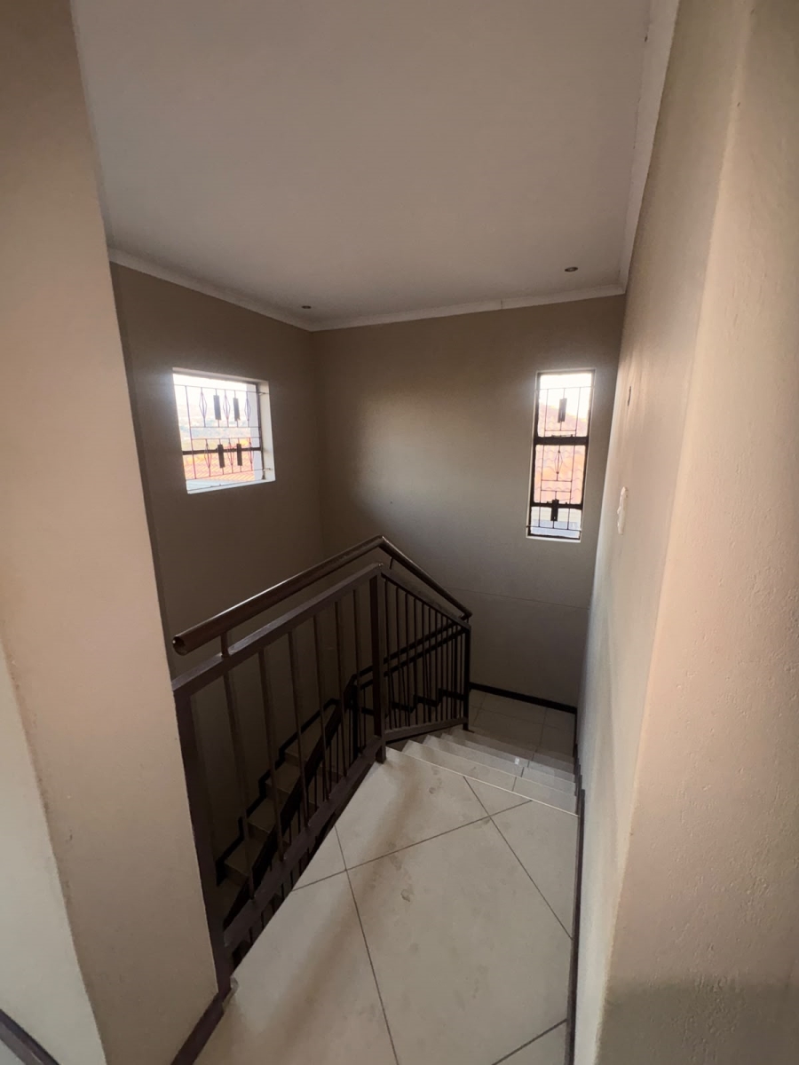 To Let 5 Bedroom Property for Rent in Kamagugu Mpumalanga