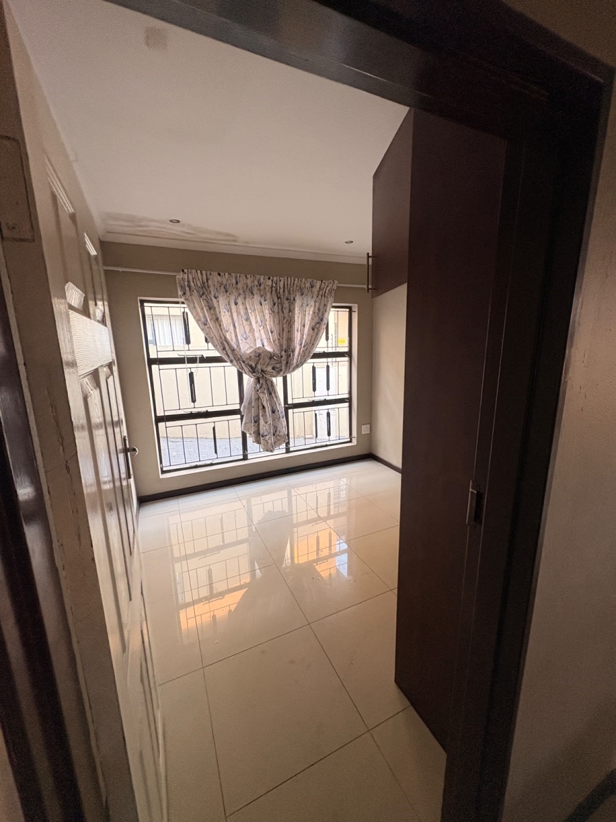 To Let 5 Bedroom Property for Rent in Kamagugu Mpumalanga