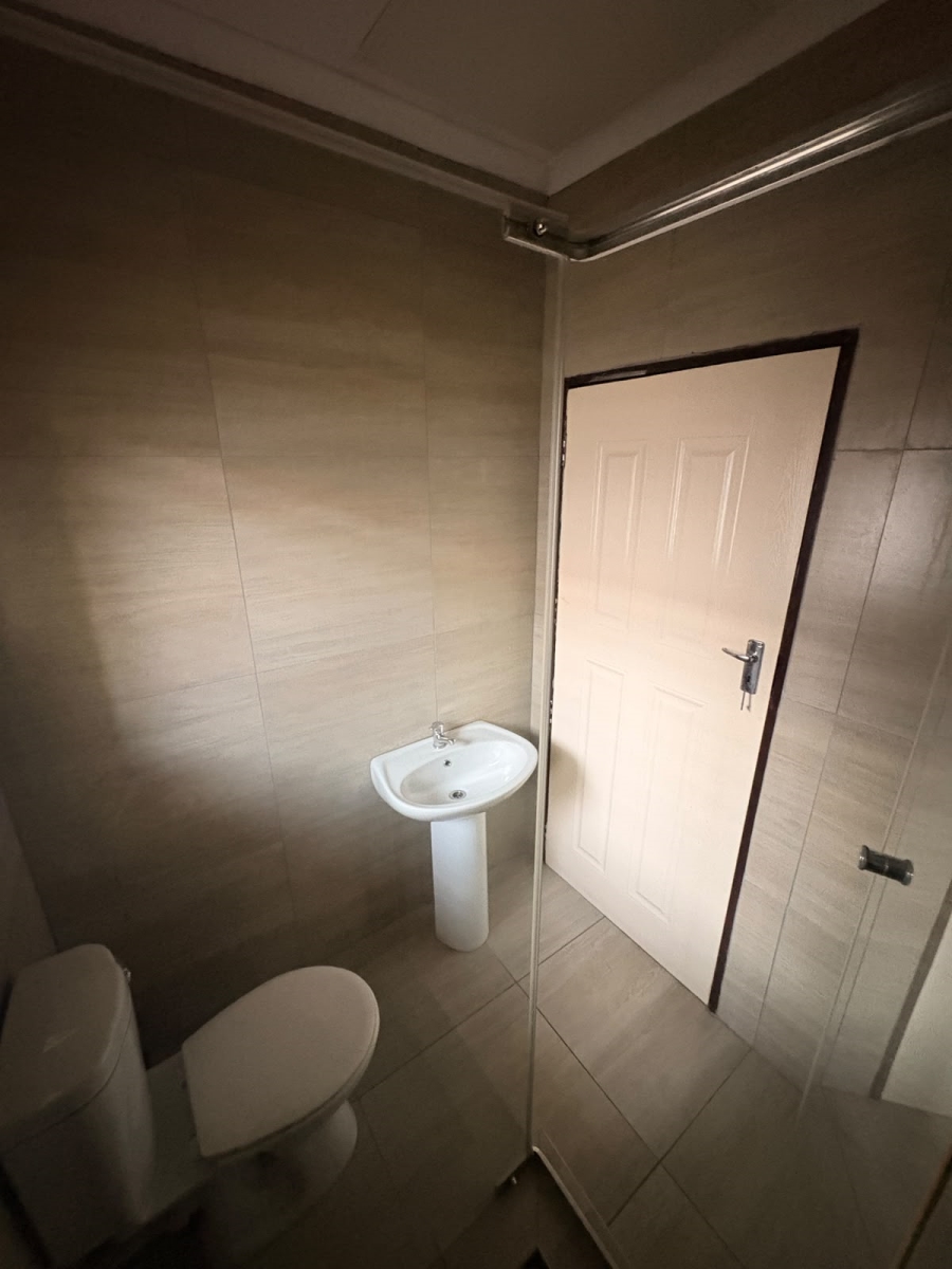 To Let 5 Bedroom Property for Rent in Kamagugu Mpumalanga