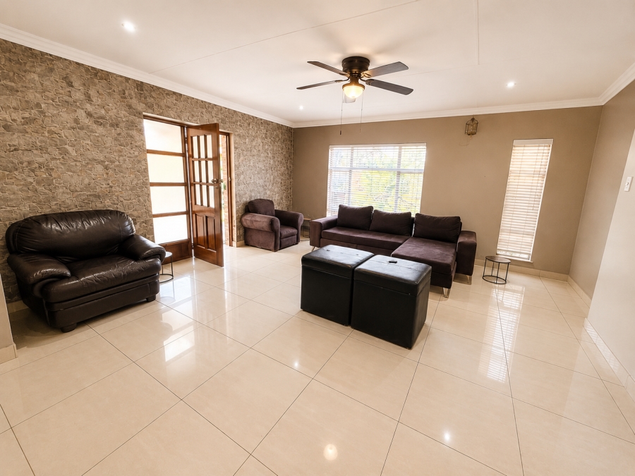 To Let 4 Bedroom Property for Rent in Cosmosrand Mpumalanga