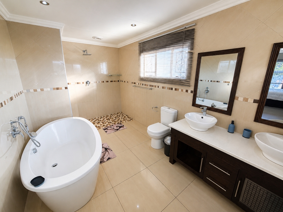 To Let 4 Bedroom Property for Rent in Cosmosrand Mpumalanga
