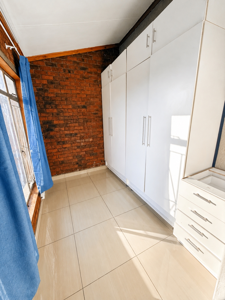 To Let 4 Bedroom Property for Rent in Cosmosrand Mpumalanga