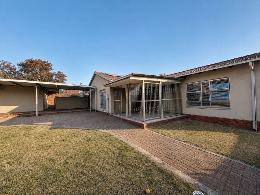 To Let 4 Bedroom Property for Rent in Cosmosrand Mpumalanga