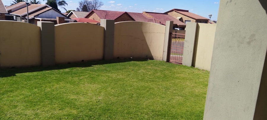 To Let 2 Bedroom Property for Rent in Reyno Ridge Mpumalanga
