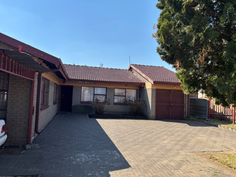 4 Bedroom Property for Sale in Embalenhle Mpumalanga