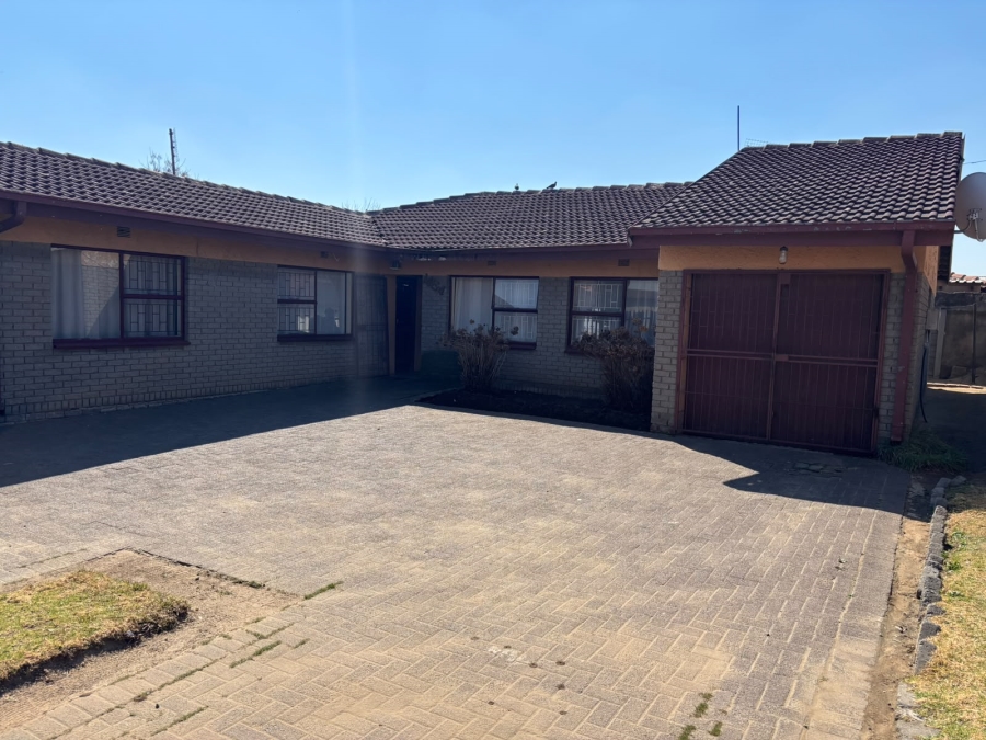 4 Bedroom Property for Sale in Embalenhle Mpumalanga