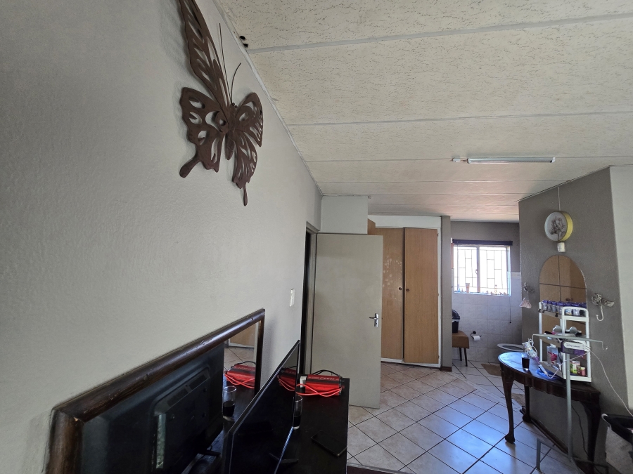 5 Bedroom Property for Sale in Tasbet Park Ext 1 Mpumalanga