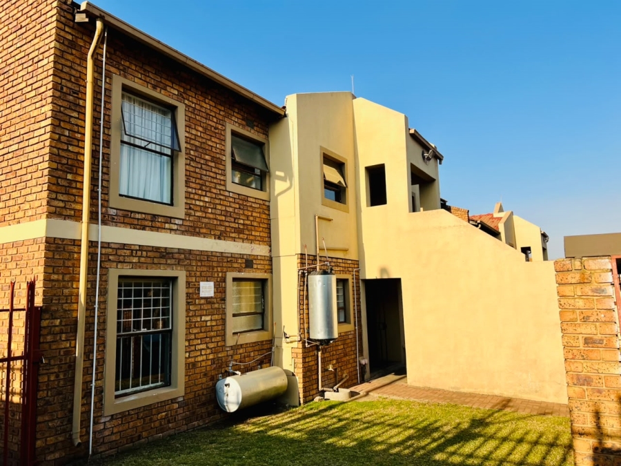 To Let 2 Bedroom Property for Rent in Del Judor Mpumalanga