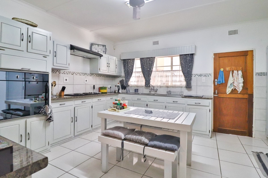 6 Bedroom Property for Sale in West Acres Mpumalanga