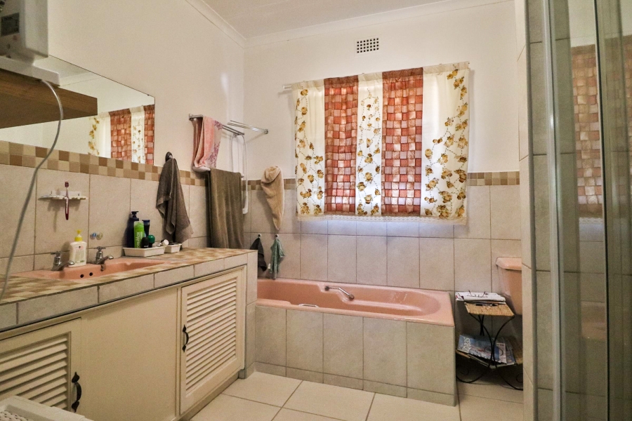 6 Bedroom Property for Sale in West Acres Mpumalanga