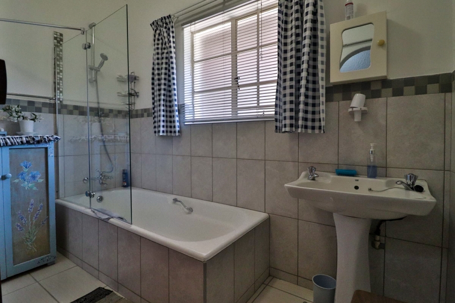 6 Bedroom Property for Sale in West Acres Mpumalanga