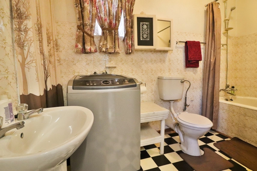 6 Bedroom Property for Sale in West Acres Mpumalanga