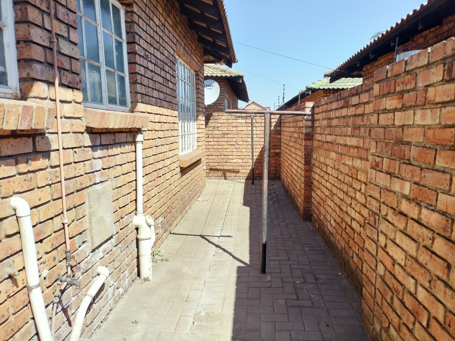 2 Bedroom Property for Sale in Witbank Ext 10 Mpumalanga