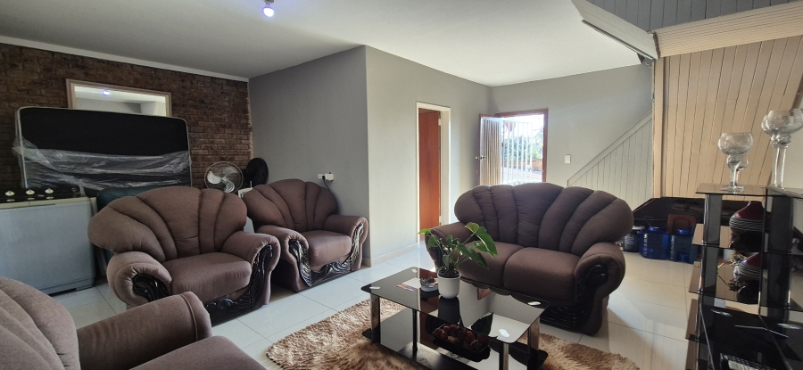 2 Bedroom Property for Sale in Sonheuwel Mpumalanga