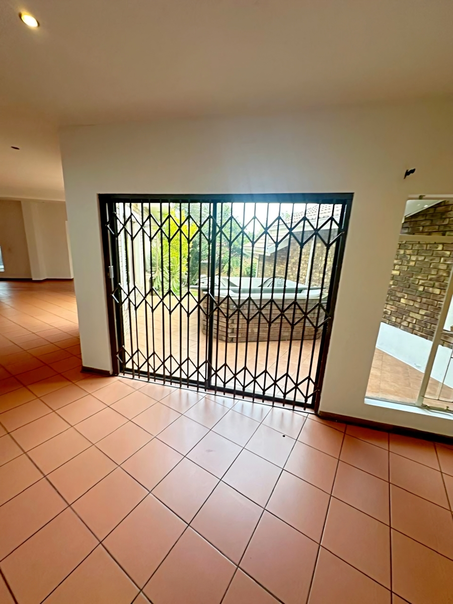 To Let 5 Bedroom Property for Rent in Reyno Ridge Mpumalanga