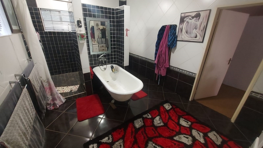 4 Bedroom Property for Sale in White River Mpumalanga