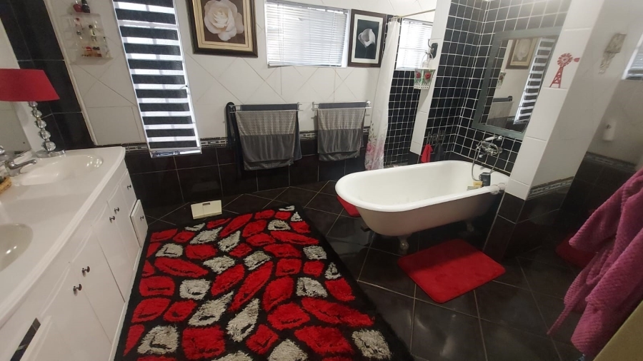 4 Bedroom Property for Sale in White River Mpumalanga