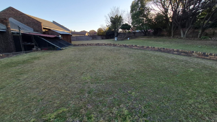 To Let 3 Bedroom Property for Rent in Model Park Mpumalanga
