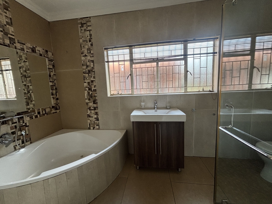 5 Bedroom Property for Sale in Die Heuwel Mpumalanga