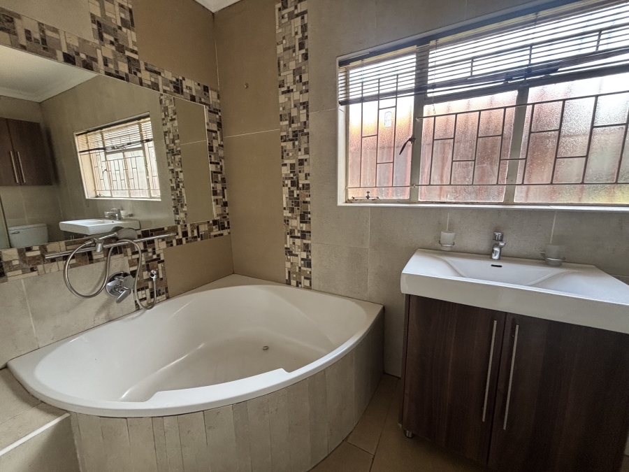 5 Bedroom Property for Sale in Die Heuwel Mpumalanga