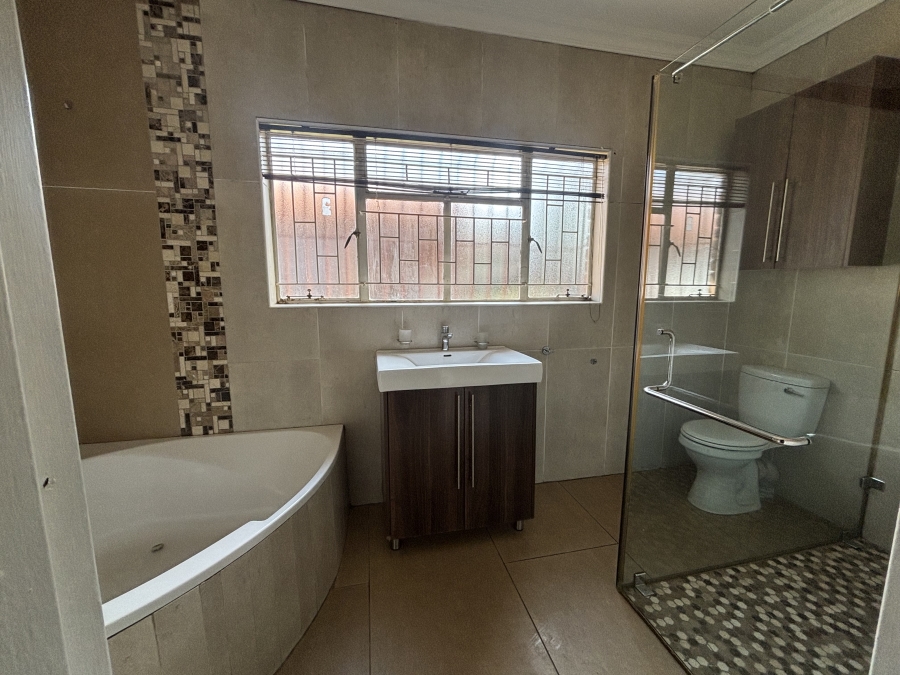 5 Bedroom Property for Sale in Die Heuwel Mpumalanga