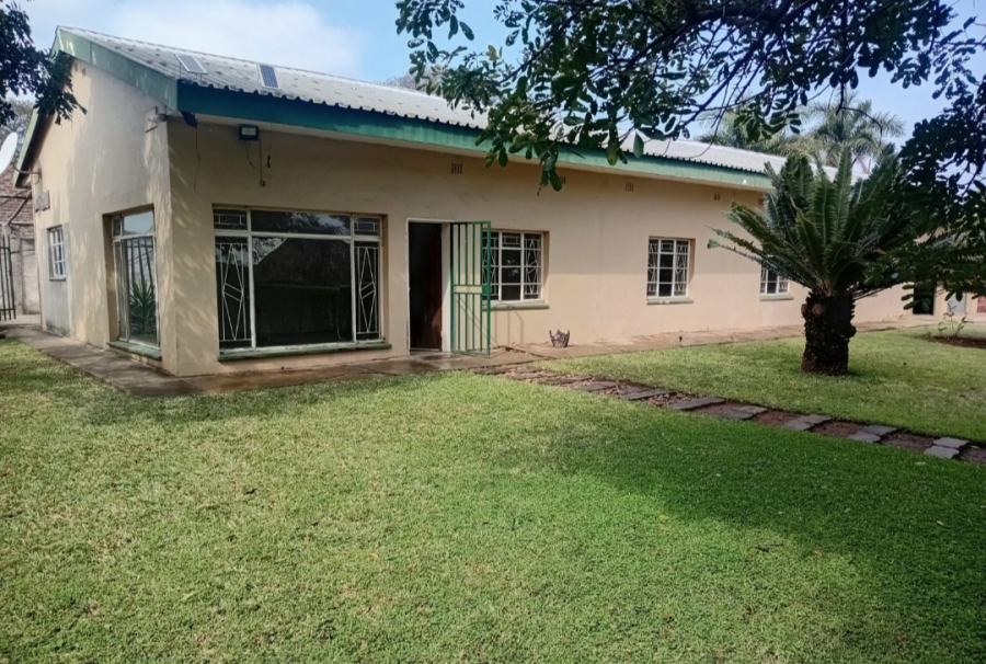 4 Bedroom Property for Sale in Hectorspruit Mpumalanga