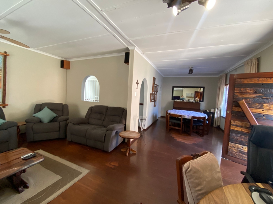 5 Bedroom Property for Sale in Jackaroo Park Mpumalanga