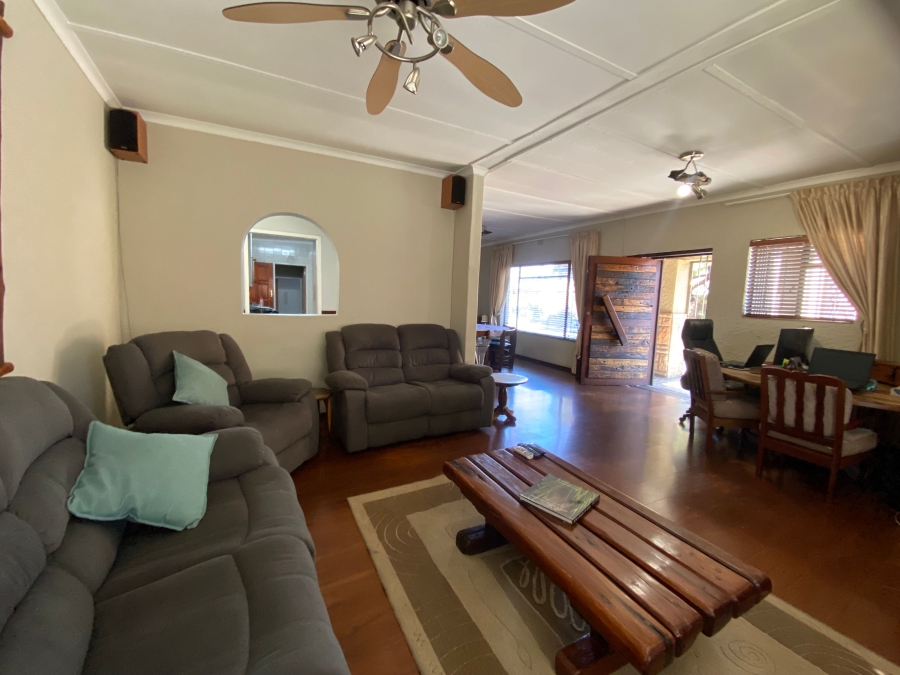 5 Bedroom Property for Sale in Jackaroo Park Mpumalanga