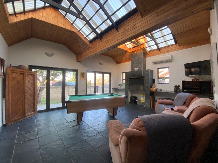 5 Bedroom Property for Sale in Jackaroo Park Mpumalanga
