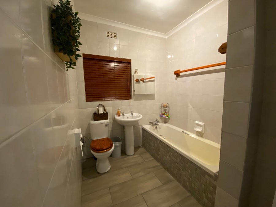 5 Bedroom Property for Sale in Jackaroo Park Mpumalanga