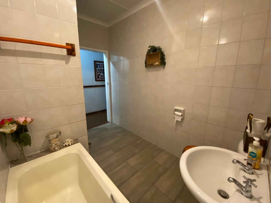 5 Bedroom Property for Sale in Jackaroo Park Mpumalanga