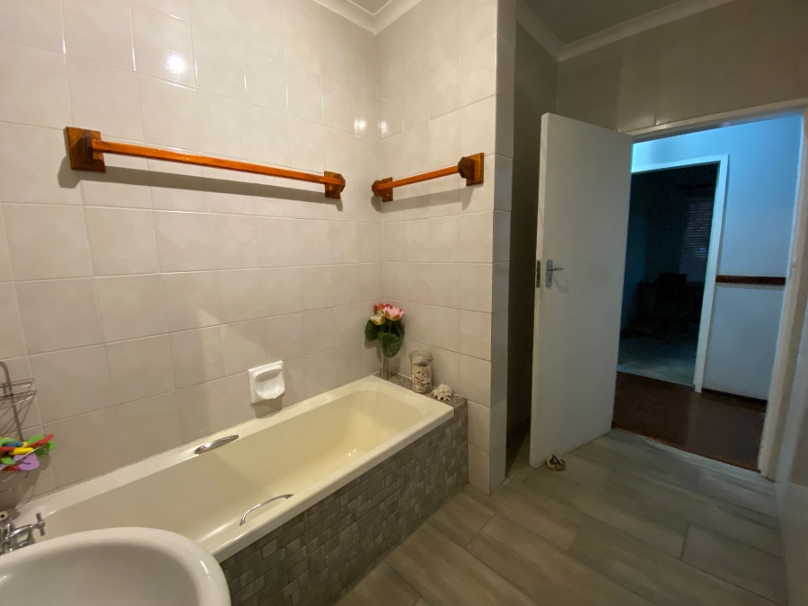 5 Bedroom Property for Sale in Jackaroo Park Mpumalanga