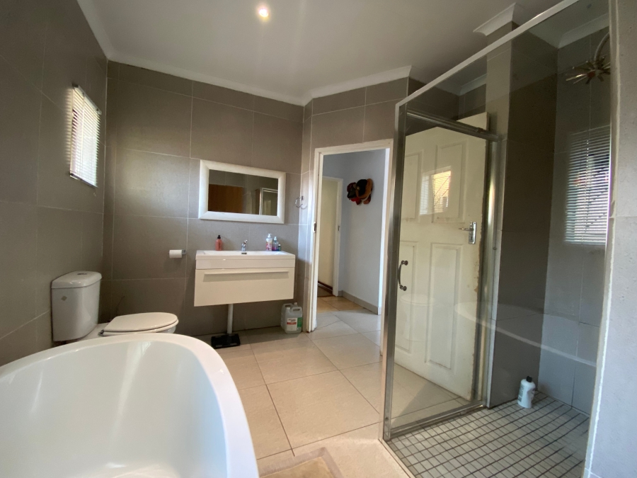 5 Bedroom Property for Sale in Jackaroo Park Mpumalanga