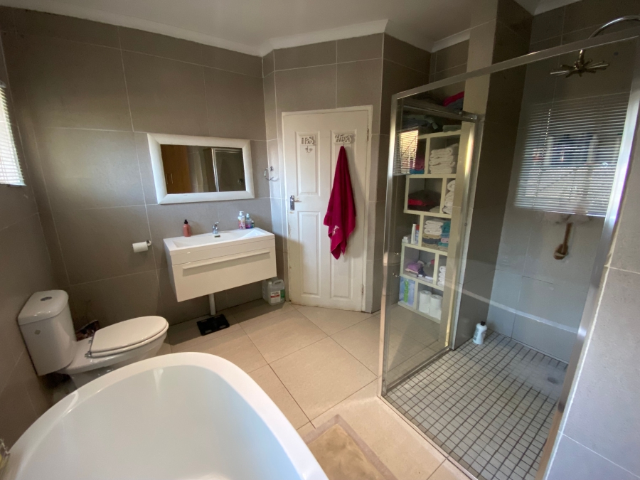 5 Bedroom Property for Sale in Jackaroo Park Mpumalanga