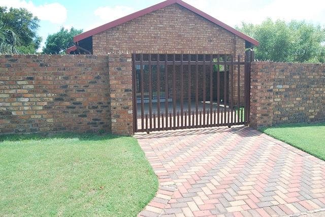 5 Bedroom Property for Sale in Jackaroo Park Mpumalanga