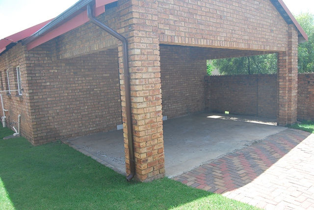 5 Bedroom Property for Sale in Jackaroo Park Mpumalanga