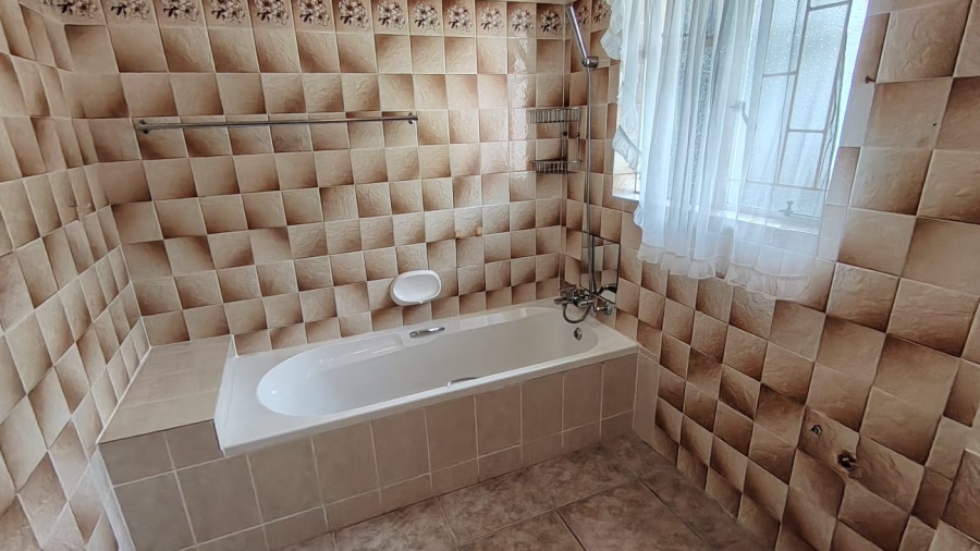 To Let 4 Bedroom Property for Rent in West Acres Mpumalanga