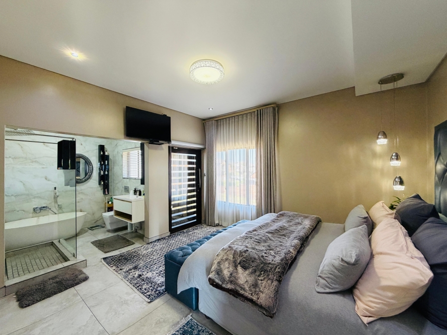 5 Bedroom Property for Sale in Roberts Estate Mpumalanga