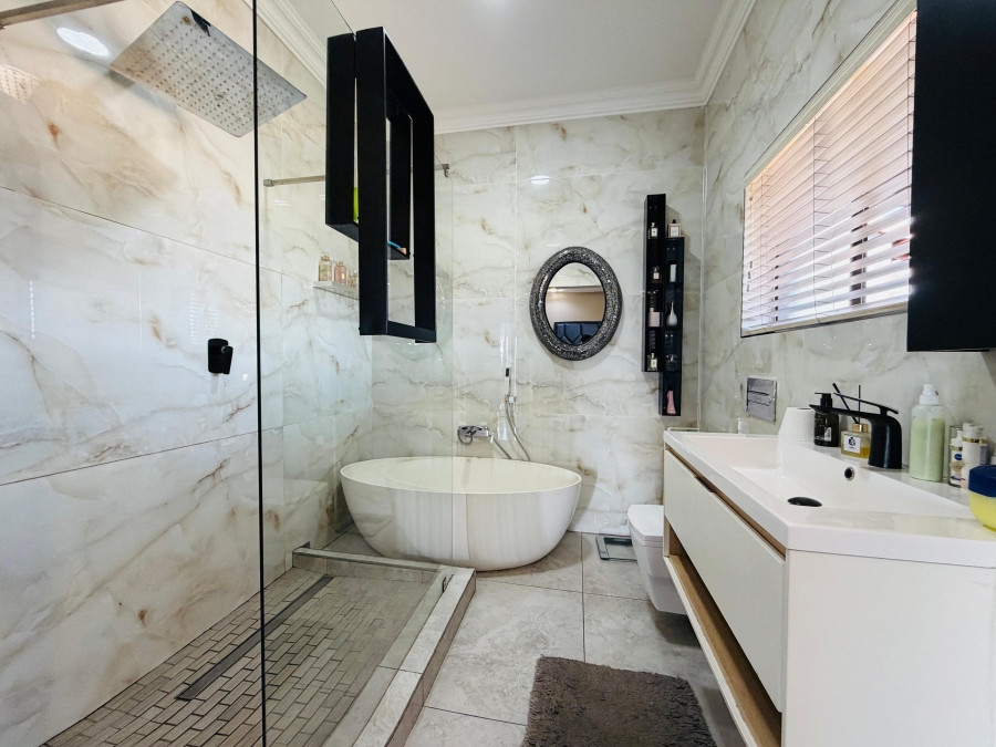 5 Bedroom Property for Sale in Roberts Estate Mpumalanga