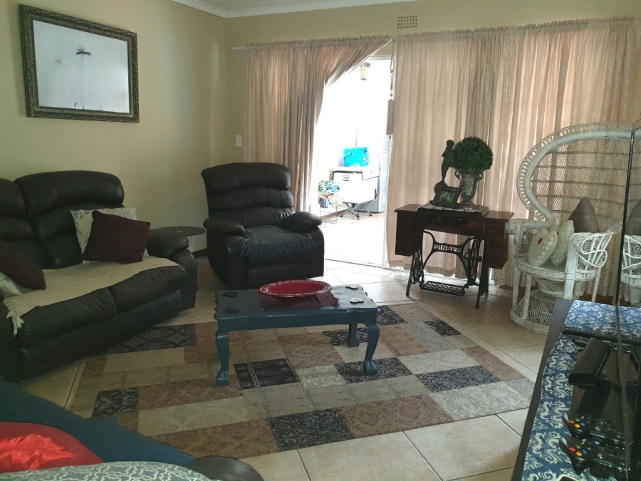 To Let 4 Bedroom Property for Rent in Sonheuwel Mpumalanga