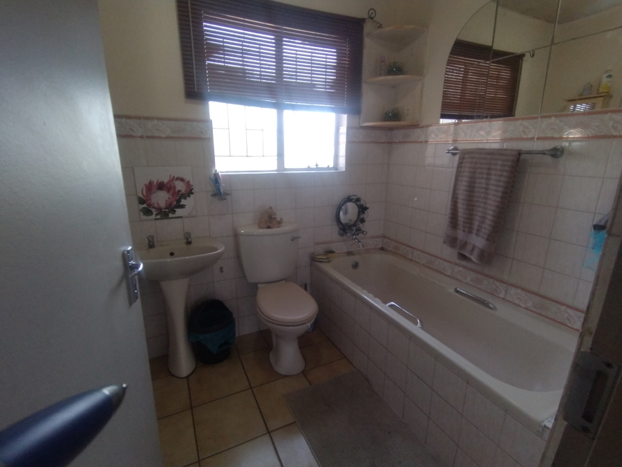 5 Bedroom Property for Sale in Tasbet Park Ext 1 Mpumalanga