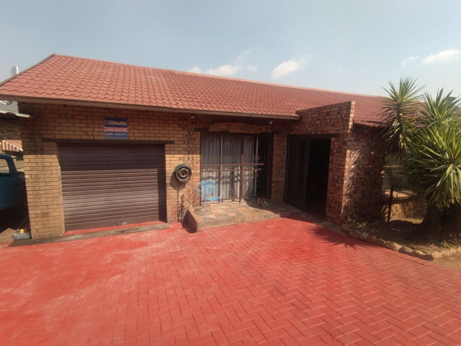5 Bedroom Property for Sale in Tasbet Park Ext 1 Mpumalanga