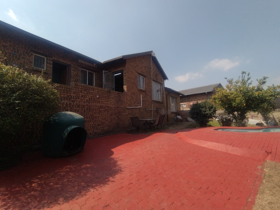 5 Bedroom Property for Sale in Tasbet Park Ext 1 Mpumalanga