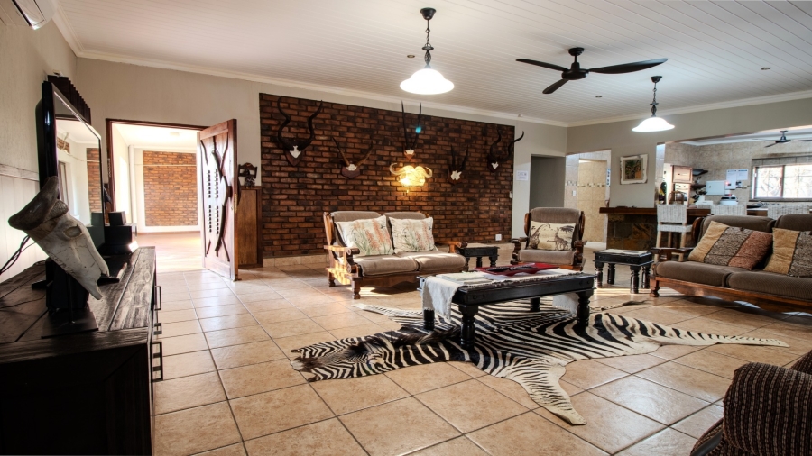 8 Bedroom Property for Sale in Marloth Park Mpumalanga