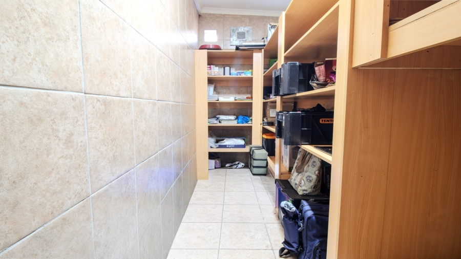 8 Bedroom Property for Sale in Marloth Park Mpumalanga
