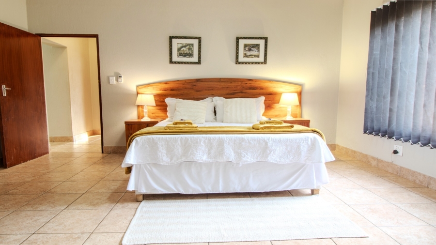 8 Bedroom Property for Sale in Marloth Park Mpumalanga