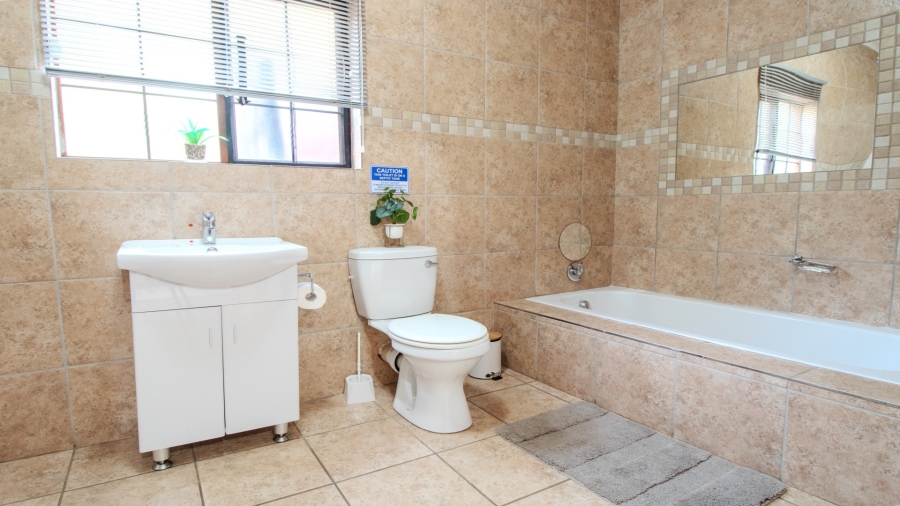 8 Bedroom Property for Sale in Marloth Park Mpumalanga