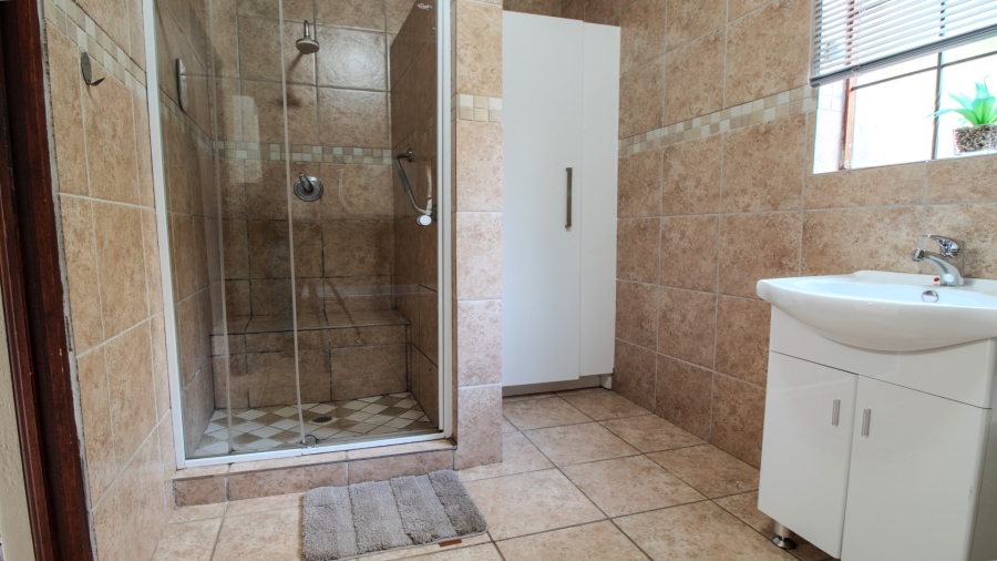8 Bedroom Property for Sale in Marloth Park Mpumalanga