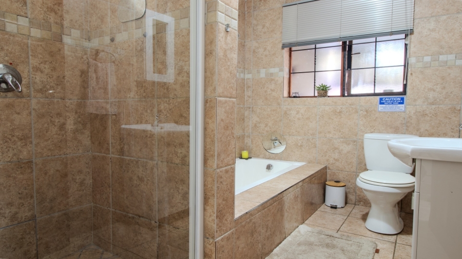 8 Bedroom Property for Sale in Marloth Park Mpumalanga