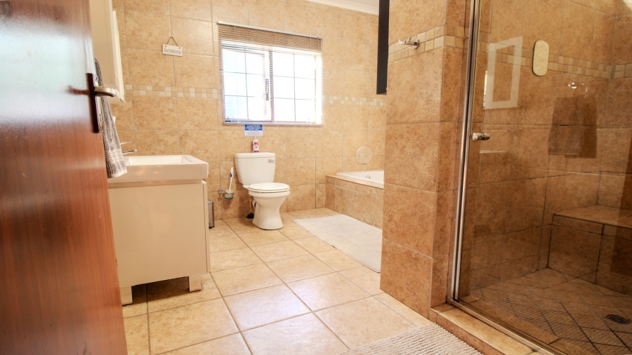 8 Bedroom Property for Sale in Marloth Park Mpumalanga